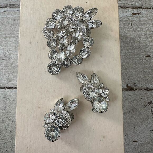 Vintage Eisenberg Clear Rhinestone Glam Brooch And Earring Set - Picture 1 of 10